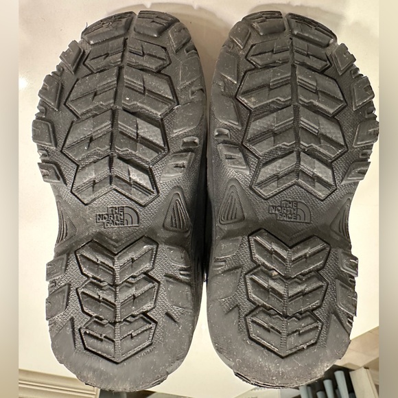 Alpenglow V Waterproof Boots - Youth, Color:
TNF Black - Vanadis Grey, Size 2 - Picture 5 of 14